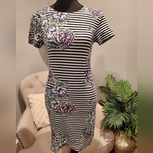 French Connection Dresses & Skirts - 🌿French Connection Stripe & Floral Dress🌿